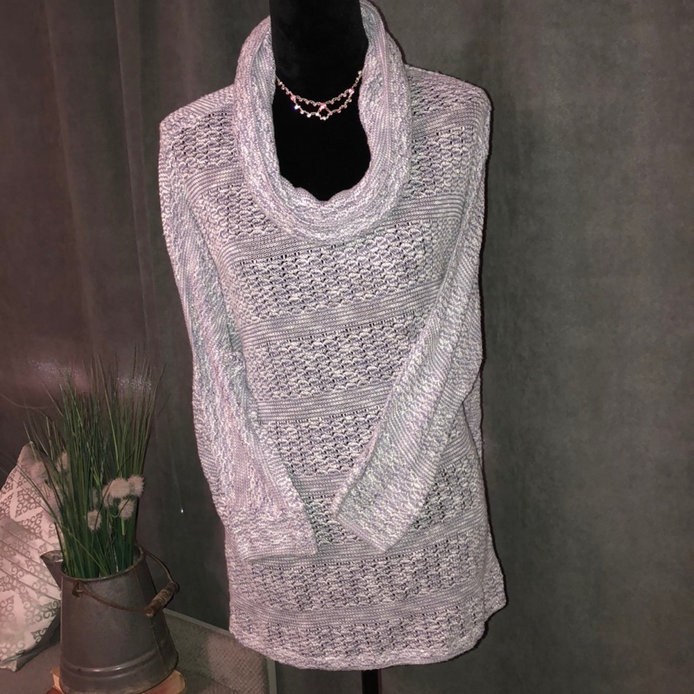 1X grey crochet Blouse